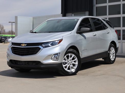 Used 2020 Chevrolet Equinox LS image 3