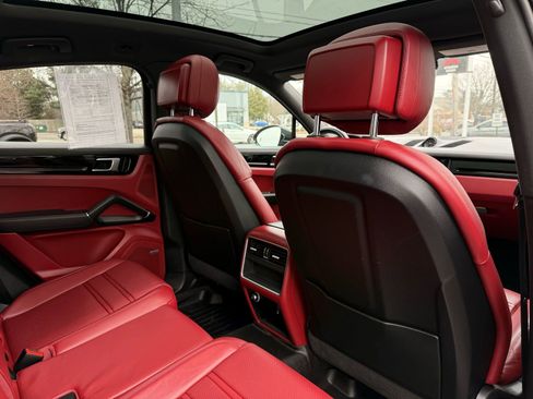 Used 2022 Porsche Cayenne Coupe image 35