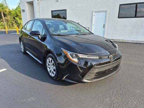 Used 2024 Toyota Corolla LE FWD image 3