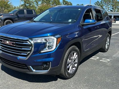 Used 2023 GMC Terrain SLT image 3