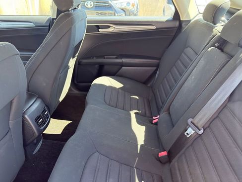 Used 2018 Ford Fusion SE image 32