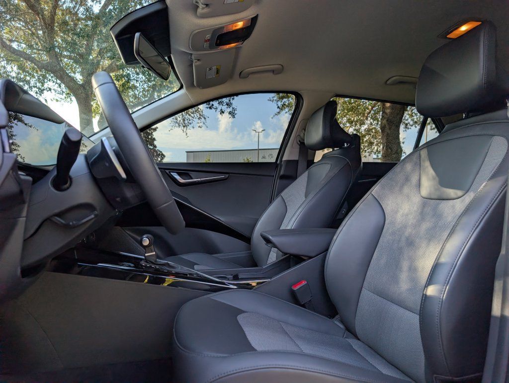 Used 2025 Kia Niro EX FWD image 15