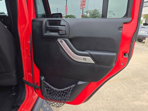Used 2013 Jeep Wrangler Unlimited Rubicon w/ Connectivity Group AWD/4WD image 25
