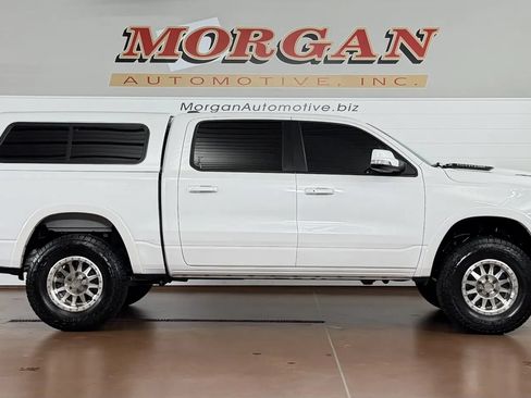 Used 2019 RAM 1500 Laramie AWD/4WD image 2