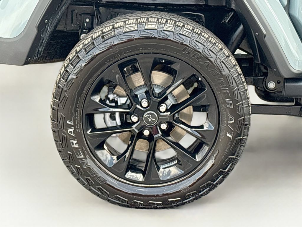 Used 2025 Jeep Gladiator Sport AWD/4WD image 32