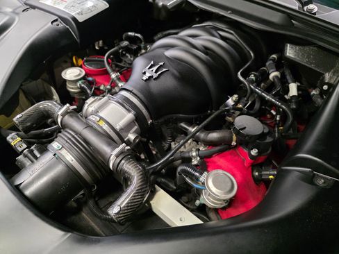 Used 2015 Maserati GranTurismo Sport RWD image 43