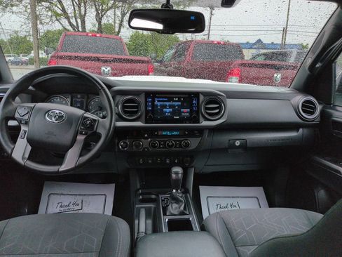 Used 2016 Toyota Tacoma TRD Sport w/ Premium & Technology Package AWD/4WD image 12