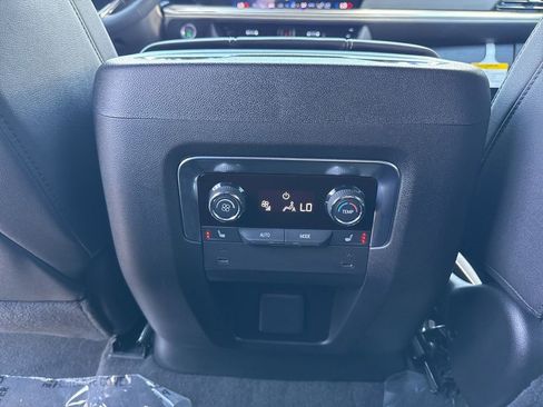 Used 2026 Chevrolet Tahoe Premier AWD/4WD image 13