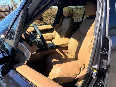 New 2026 Land Rover Range Rover SE image 9