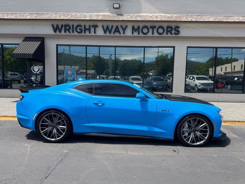 Used 2022 Chevrolet Camaro LT w/ Technology Package RWD image 2