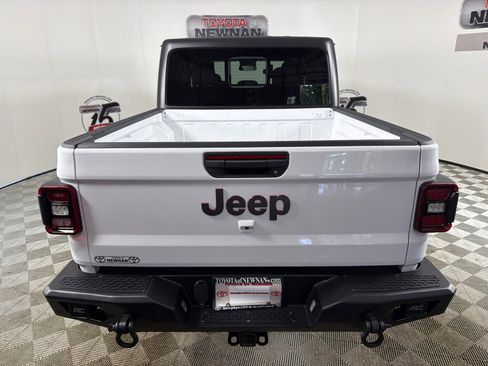Used 2024 Jeep Gladiator Rubicon w/ Steel Bumper Group AWD/4WD image 4