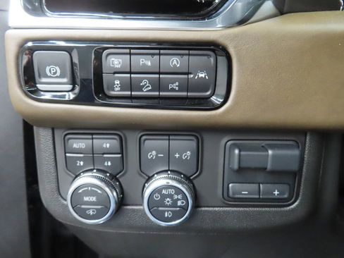 Used 2025 GMC Yukon XL Denali Ultimate AWD/4WD image 62