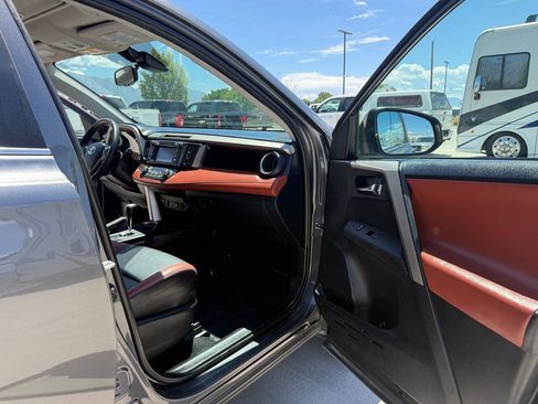 Used 2014 Toyota RAV4 Limited w/ Technology Package FWD image 22