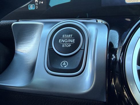 Used 2025 Mercedes-Benz GLB 35 AMG 4MATIC image 29