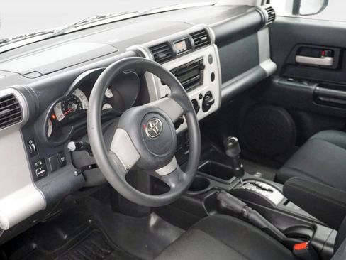 Used 2010 Toyota FJ Cruiser 2WD image 12