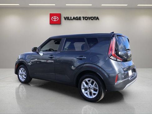 Used 2025 Kia Soul LX w/ LX Technology Package FWD image 3