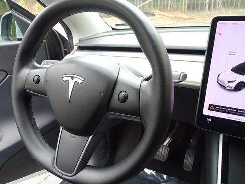 Used 2020 Tesla Model Y Long Range image 19