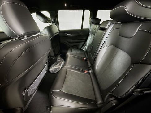 New 2025 Jeep Grand Cherokee Altitude image 23