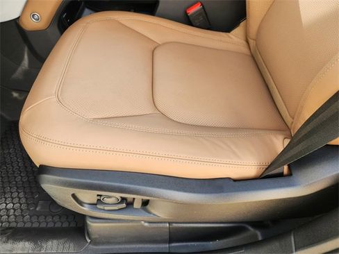 New 2026 Land Rover Defender 110 X-Dynamic SE image 17