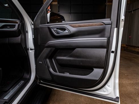 Used 2023 Chevrolet Suburban High Country image 39