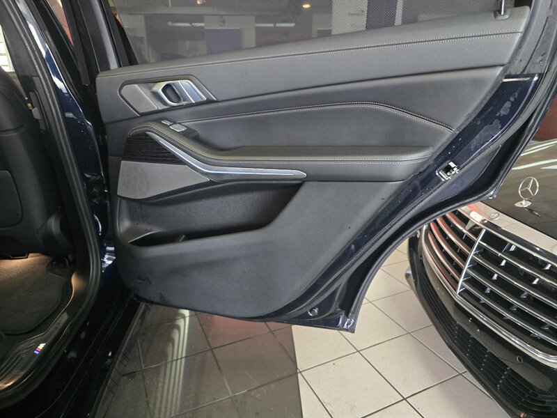 Used 2020 BMW X7 M50i w/ Executive Package AWD/4WD image 18