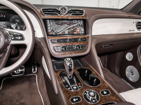 Used 2023 Bentley Bentayga Azure image 32