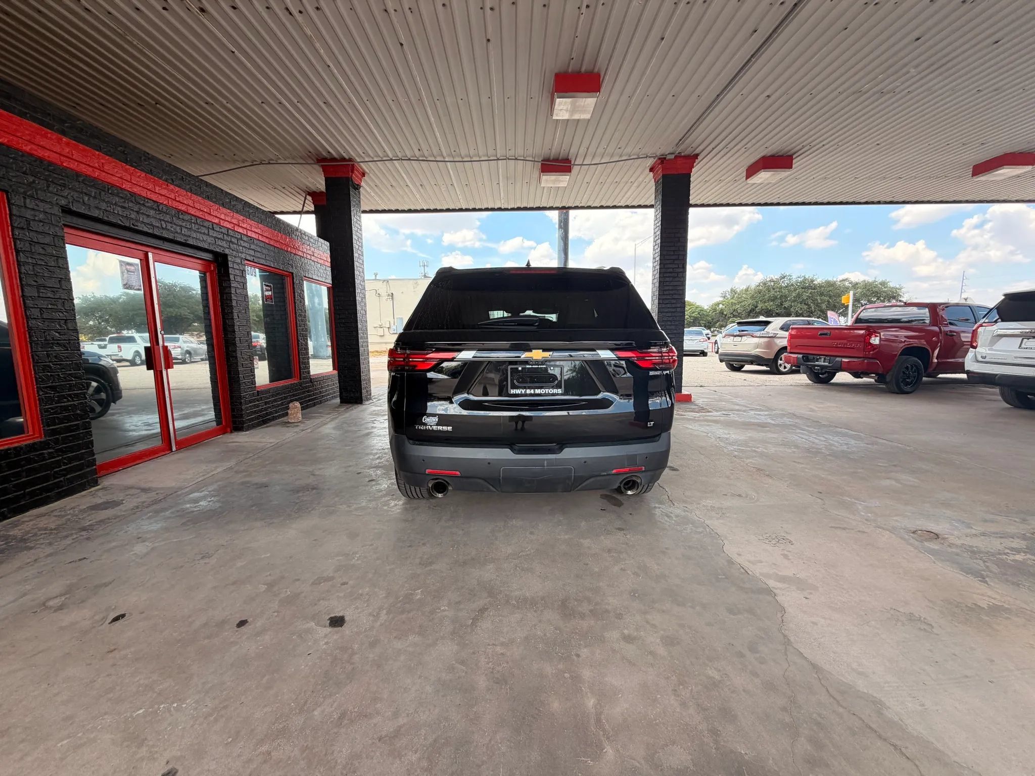 Used 2022 Chevrolet Traverse LT w/ LT Premium Package FWD image 8