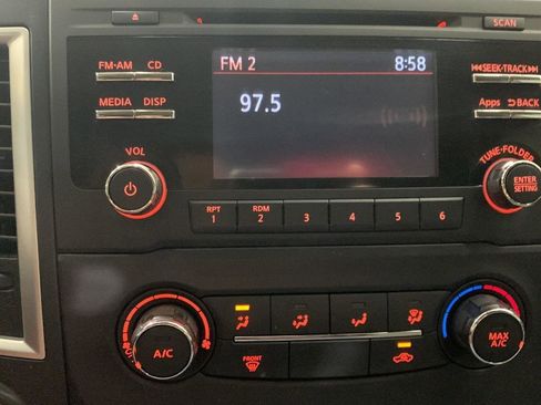 Used 2017 Nissan Titan S image 7