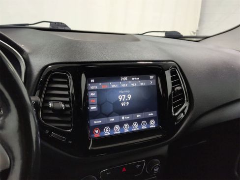 Used 2019 Jeep Compass Limited image 27