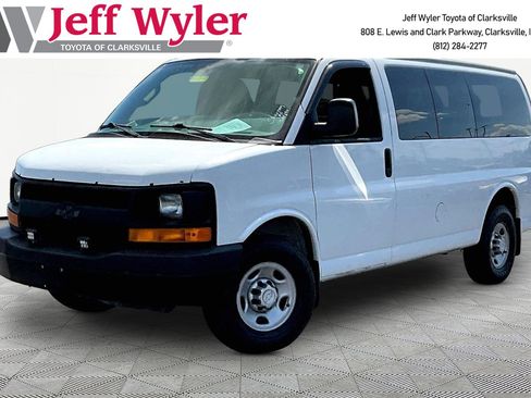 Used 2017 Chevrolet Express 3500 LS RWD image 1