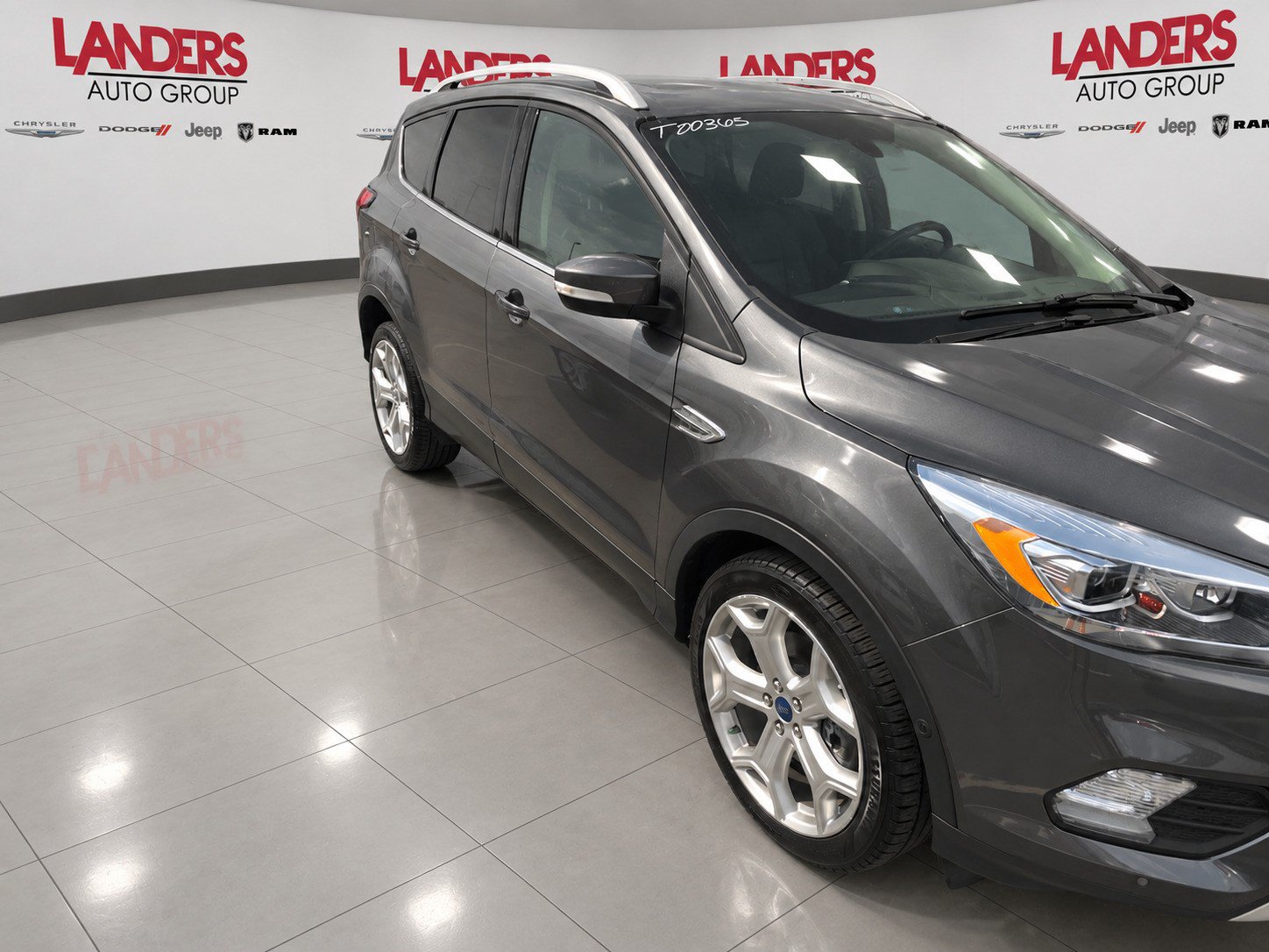 Used 2019 Ford Escape Titanium FWD image 3