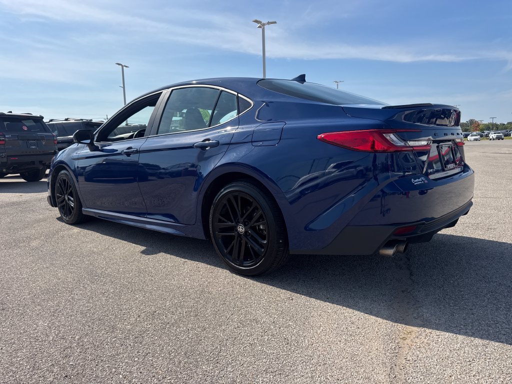 Used 2025 Toyota Camry SE FWD image 4