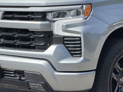 Used 2023 Chevrolet Silverado 1500 RST w/ Z71 Off-Road Package AWD/4WD image 6