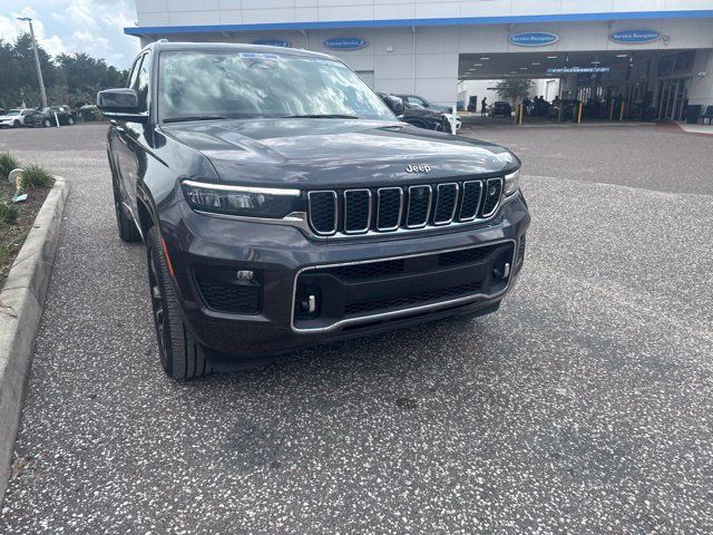 Used 2023 Jeep Grand Cherokee Overland w/ Adv Protech Group III AWD/4WD image 3