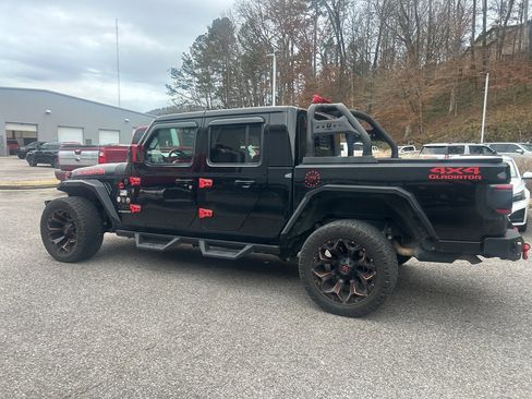 Used 2021 Jeep Gladiator Overland image 6