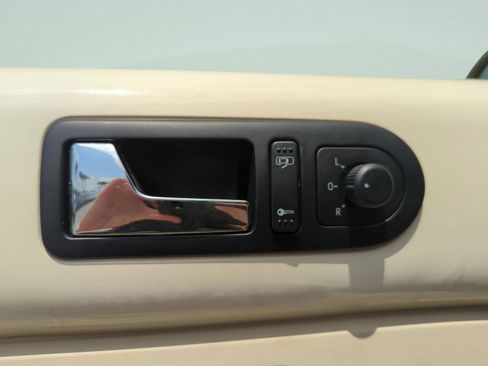 Used 2008 Volkswagen Beetle SE FWD image 19
