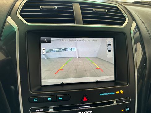 Used 2016 Ford Explorer Platinum AWD/4WD image 23