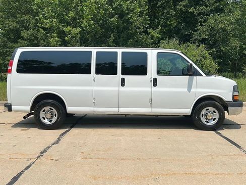Used 2016 Chevrolet Express 3500 LT w/ LT Preferred Equipment Group RWD image 3