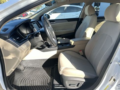 Used 2019 Hyundai Sonata SEL w/ Tech Package 02 FWD image 3