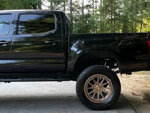 Used 2022 Toyota Tacoma SR w/ SR Convenience Package RWD image 5