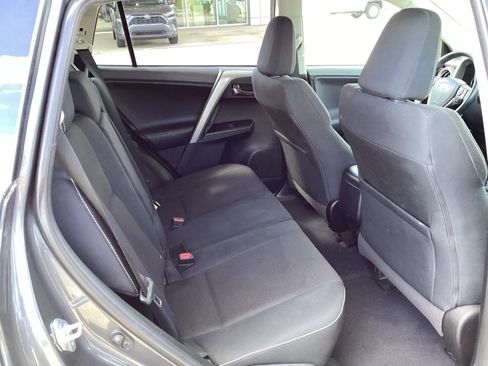 Used 2018 Toyota RAV4 XLE FWD image 12