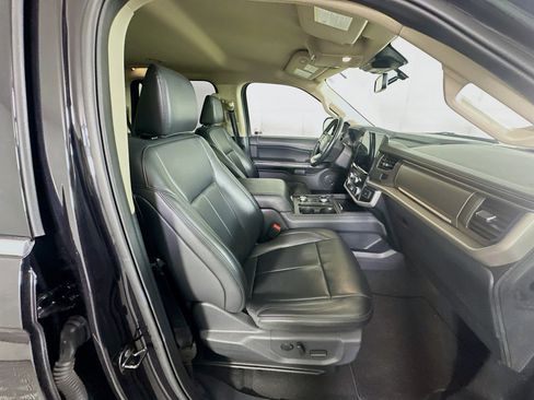 Used 2024 Ford Expedition XLT image 33
