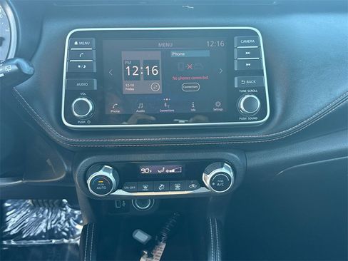 Used 2018 Nissan Kicks SR w/ Exterior Package image 29