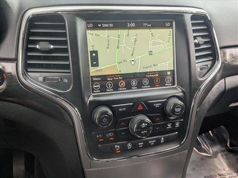Used 2018 Jeep Grand Cherokee Altitude AWD/4WD image 14