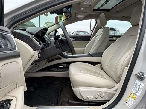 Used 2020 Lincoln MKZ Reserve FWD image 10