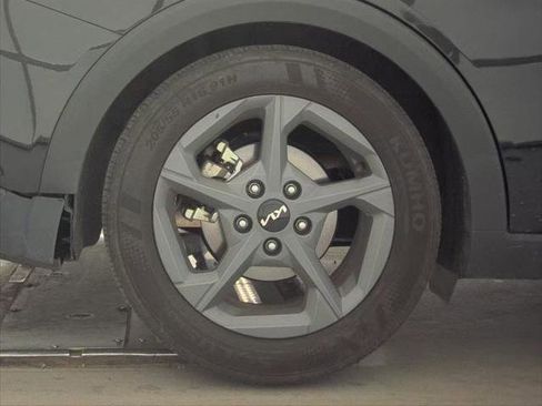 Used 2025 Kia K4 LXS image 23