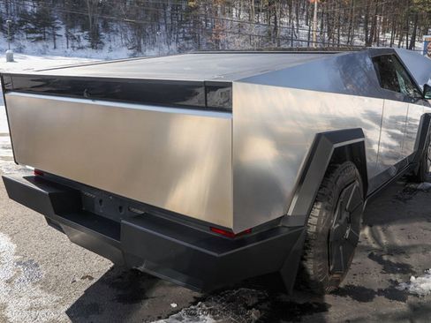 Used 2024 Tesla Cybertruck AWD Crew Cab image 8