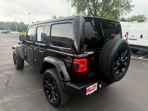 Used 2025 Jeep Wrangler Unlimited Sahara w/ Safety Group AWD/4WD image 6