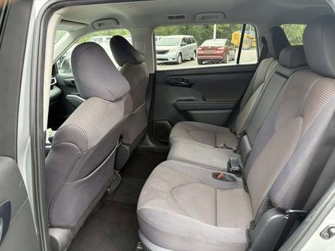 Certified 2025 Toyota Highlander LE FWD image 14