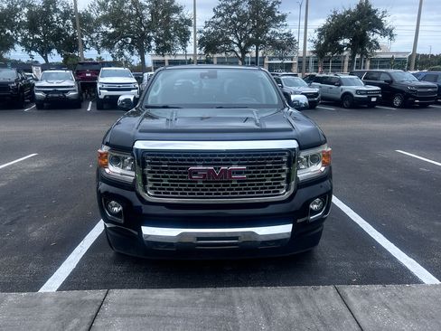 Used 2017 GMC Canyon Denali image 3